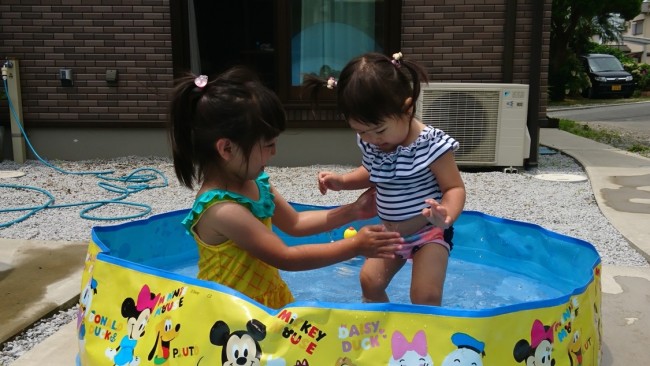 《今年の夏はおうちプールでのんびり》人気のラッフルバッツ新作水着は、タンキニタイプがおすすめ♡