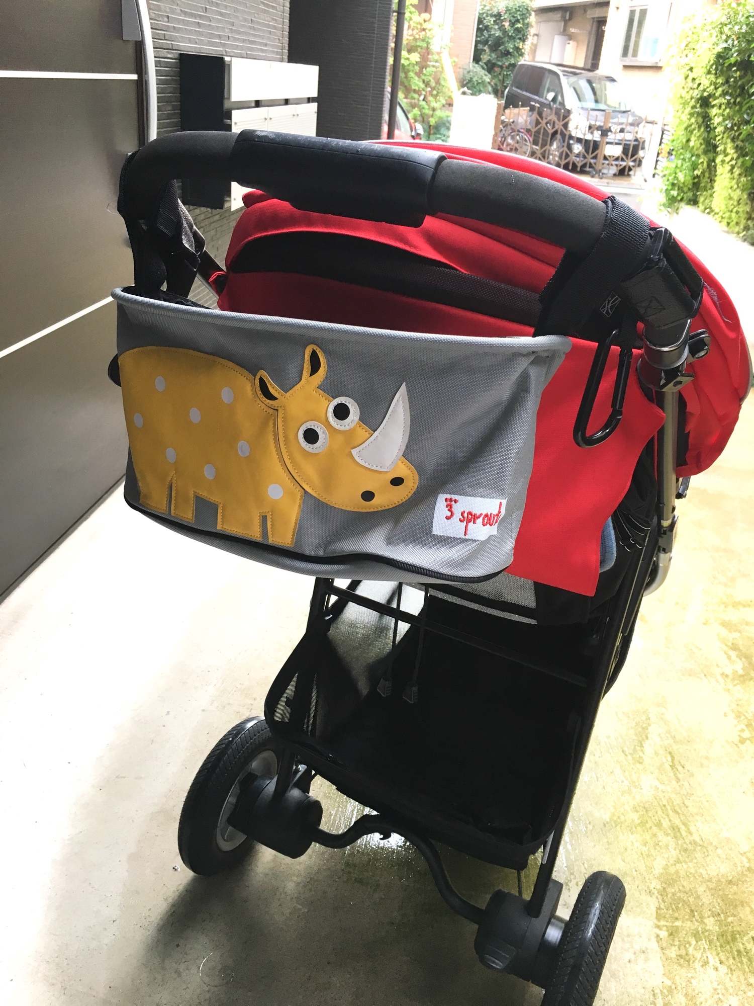 子連れ外出は大荷物！》便利なベビーカー専用の小物入れで、お出かけ 