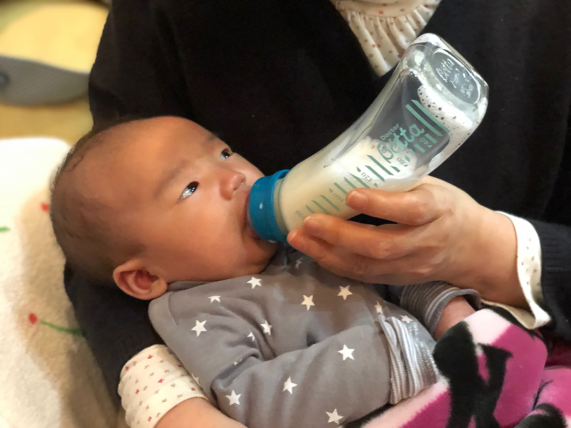 はじめての哺乳瓶 正しい授乳姿勢でミルクを飲もう ドクターベッタを試してみました 代官山スタイル By Blossom39 はじめての哺乳瓶 正しい授乳姿勢でミルクを飲もう ドクターベッタを試してみました 代官山スタイル By Blossom39