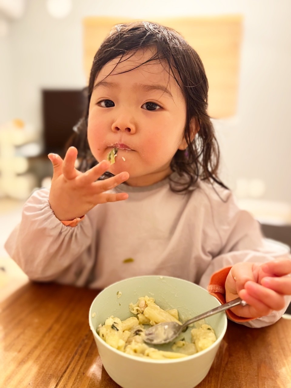 お セール 食事 エプロン 嫌がる 2 歳