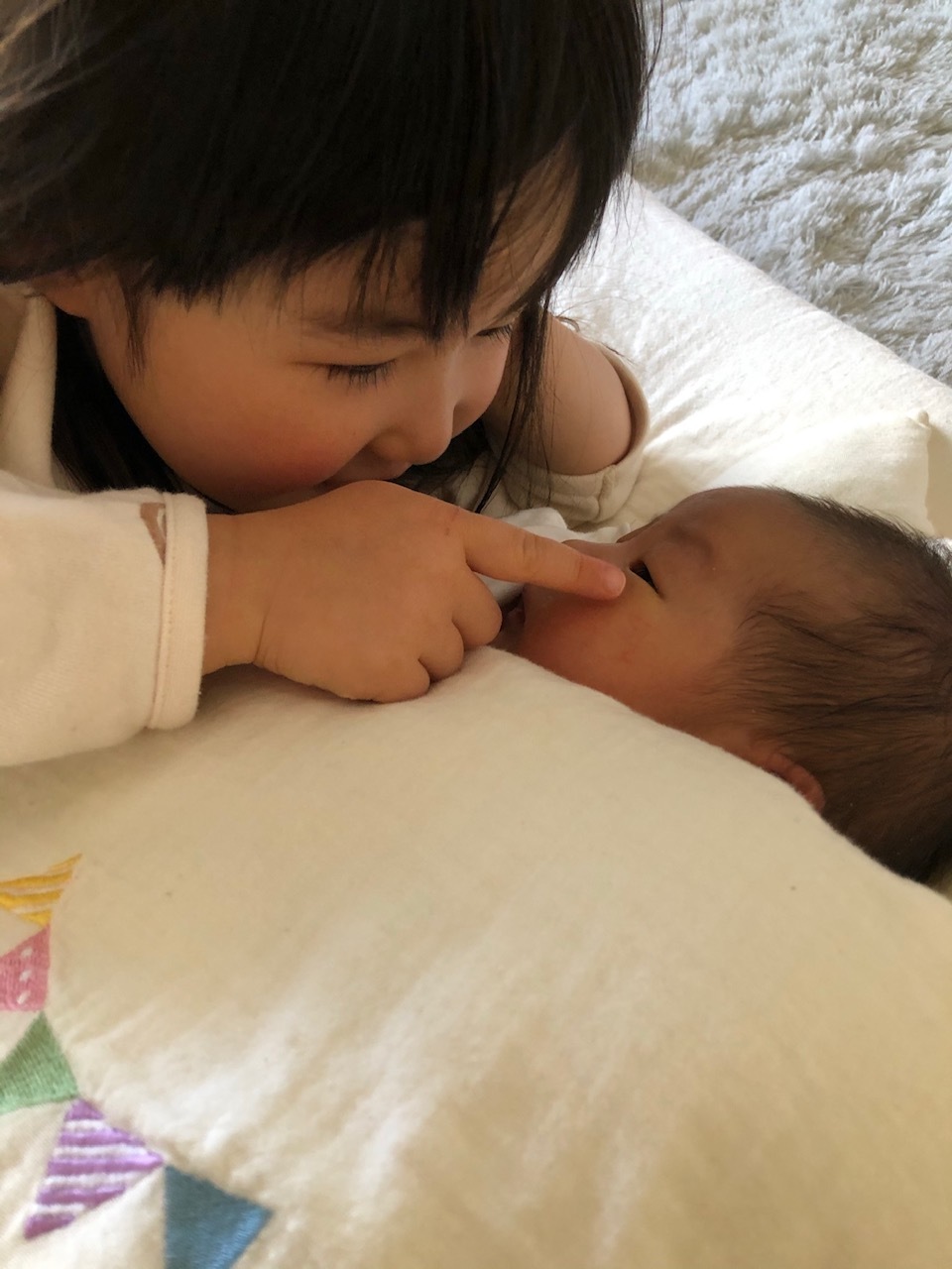 2人目の妊娠いろいろ 上の子に ママの妊娠 出産をどう伝える 赤ちゃん返りへのフォローは 代官山スタイル By Blossom39 2人目の妊娠いろいろ 上の子に ママの妊娠 出産をどう伝える 赤ちゃん返りへのフォローは 代官山スタイル By Blossom39